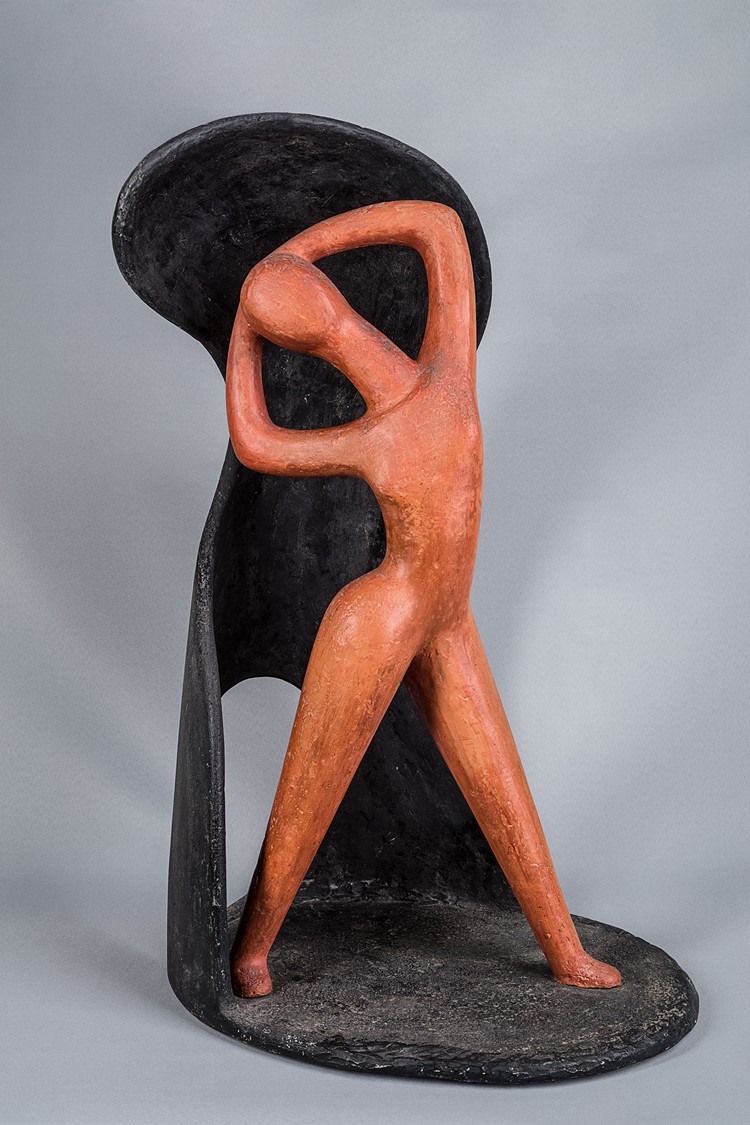 Rzeźba w gipsie przedstawiająca gimnastyczkę