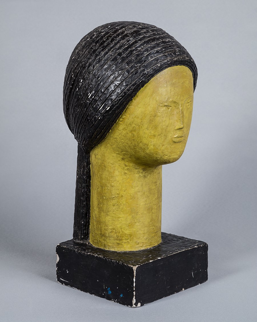Głowa kobieca wykonana w gipsie