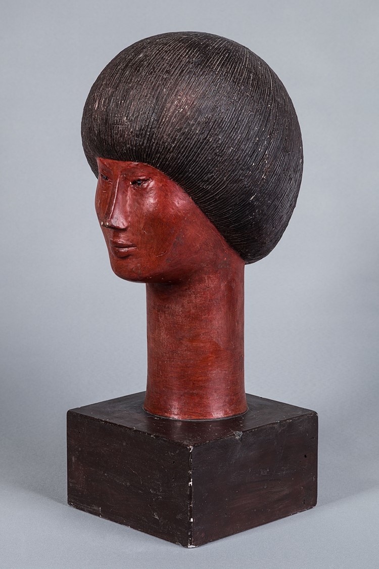 Głowa kobieca wykonana w gipsie